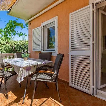 Feriehus Flora Zadar