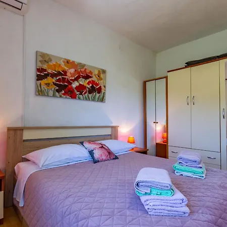 Flora Hébergement de vacances *