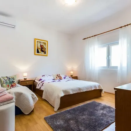 Holiday home Holiday Flora Zadar